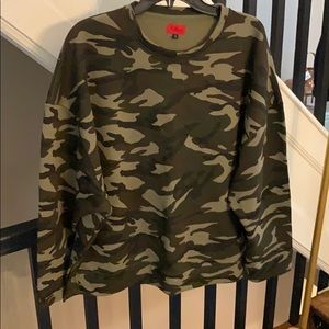 Men’s Killion Camo sweatshirt size L